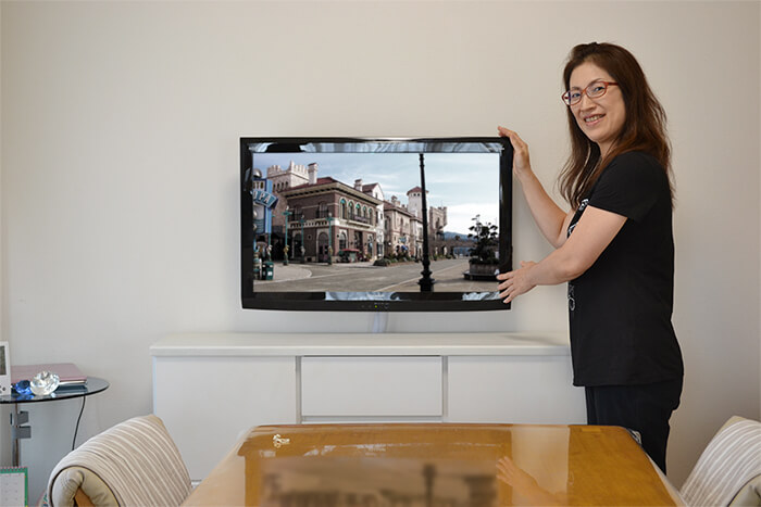 壁掛けテレビ 思ったよりもカンタン!お部屋がスッキリお洒落に!