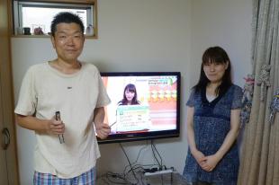 壁掛けテレビ 我が家の壁は穴あけ禁止!でもホチキスなら!